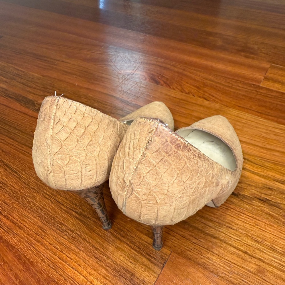 Fendi Brown Textured Heels - Picture 3 of 16